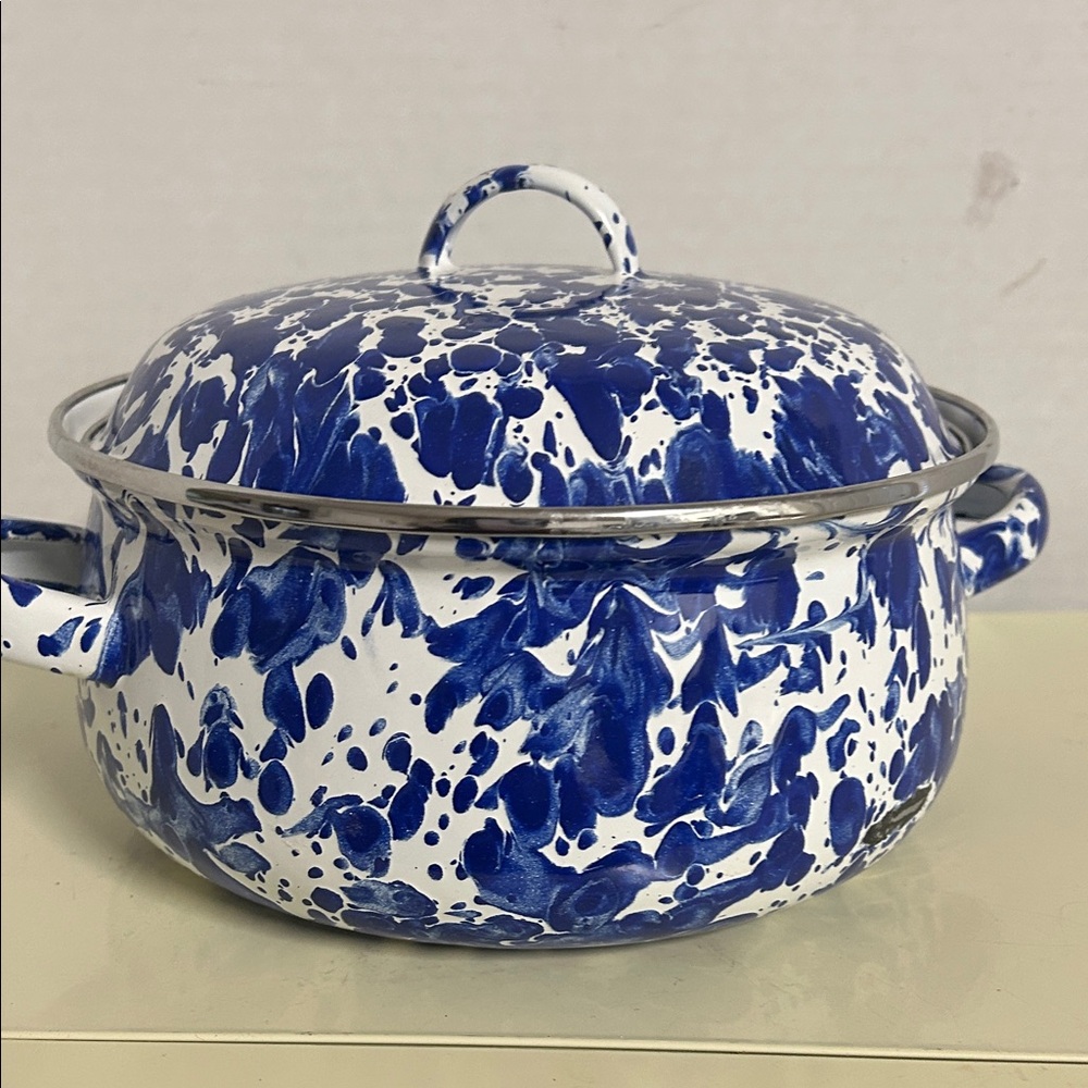 Golden Rabbit Enamel Dutch Oven